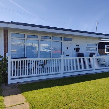 L&L'S Lodge, A Small But Perfectly Formed Chalet Chapel St. Leonards Exterior foto